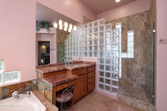 5136 N Calle Bosque, Tucson, AZ 85718