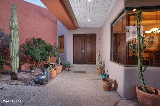 5136 N Calle Bosque, Tucson, AZ 85718