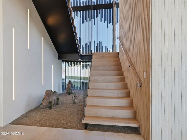 4704 N 56TH Street, Phoenix, AZ 85018