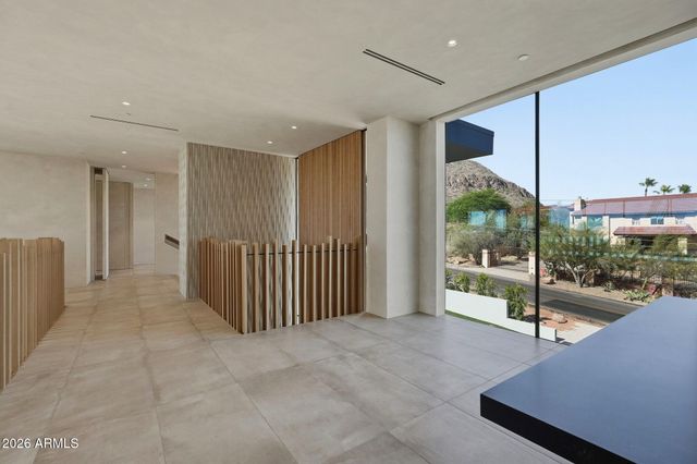 4704 N 56TH Street, Phoenix, AZ 85018