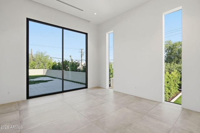 4704 N 56TH Street, Phoenix, AZ 85018