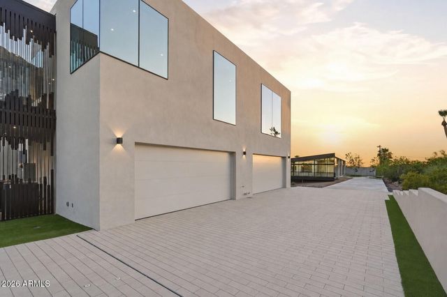 4704 N 56TH Street, Phoenix, AZ 85018