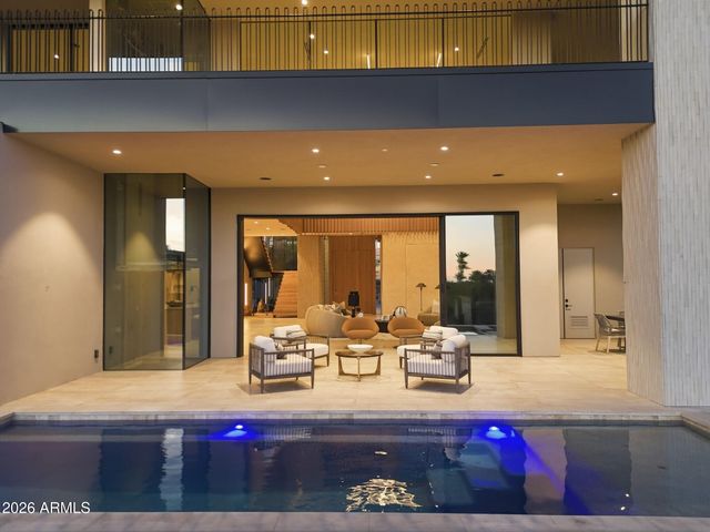 4704 N 56TH Street, Phoenix, AZ 85018