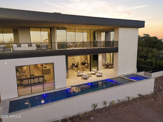 4704 N 56TH Street, Phoenix, AZ 85018