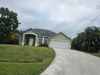 3215 SE Pinto Street, Port St Lucie, FL 34983