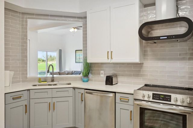 312 EAGLE RIDGE DRIVE 312, Davenport, FL 33837