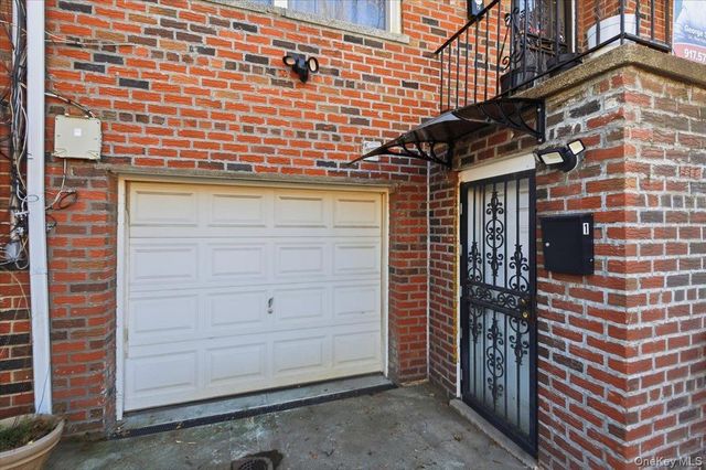 4077 Ely Avenue, Bronx, NY 10466