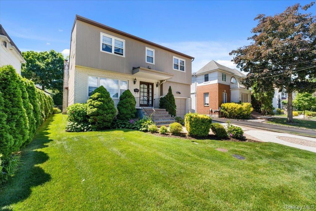 42 North Road, Great Neck, NY 11024 — photo 2