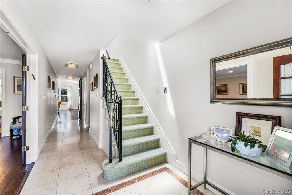 42 North Road, Great Neck, NY 11024 — photo 4