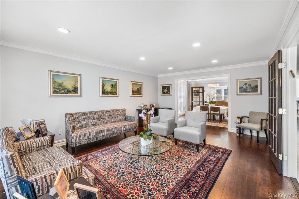 42 North Road, Great Neck, NY 11024 — photo 5