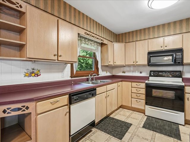 8526 54th Street, Coal Valley, IL 61240