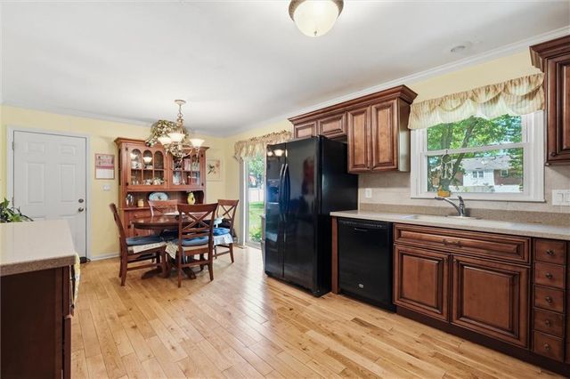 706 NE Darwin Street, Lee's Summit, MO 64063