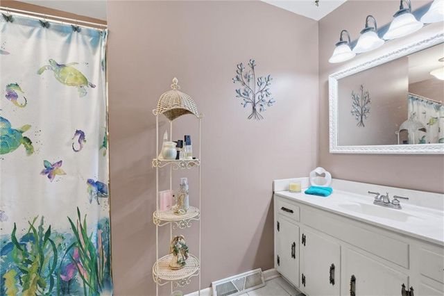 706 NE Darwin Street, Lee's Summit, MO 64063