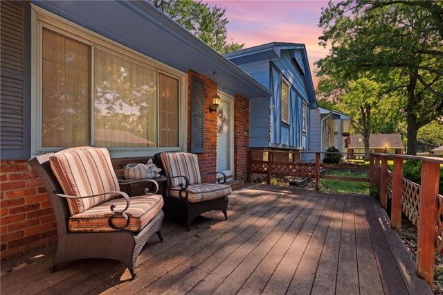706 NE Darwin Street, Lee's Summit, MO 64063