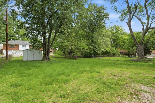 706 NE Darwin Street, Lee's Summit, MO 64063
