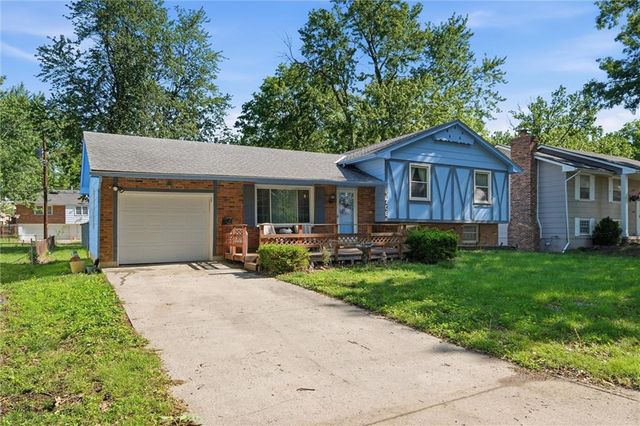 706 NE Darwin Street, Lee's Summit, MO 64063