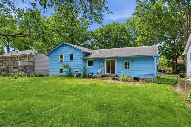 706 NE Darwin Street, Lee's Summit, MO 64063