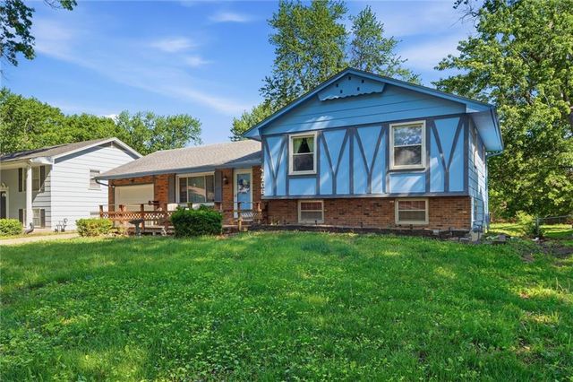 706 NE Darwin Street, Lee's Summit, MO 64063