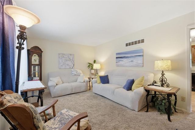 706 NE Darwin Street, Lee's Summit, MO 64063