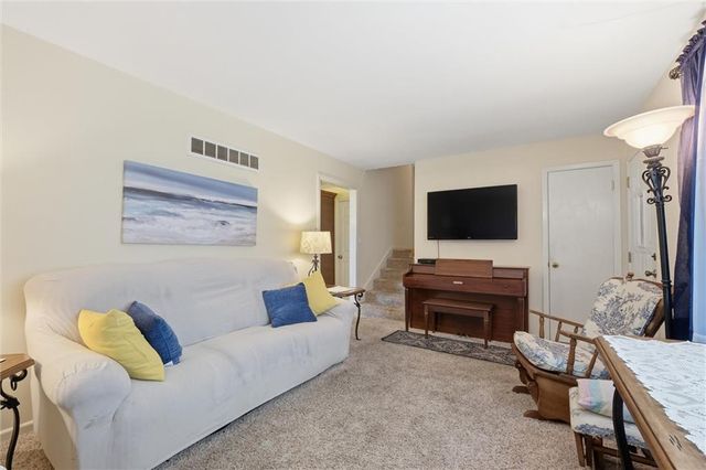 706 NE Darwin Street, Lee's Summit, MO 64063