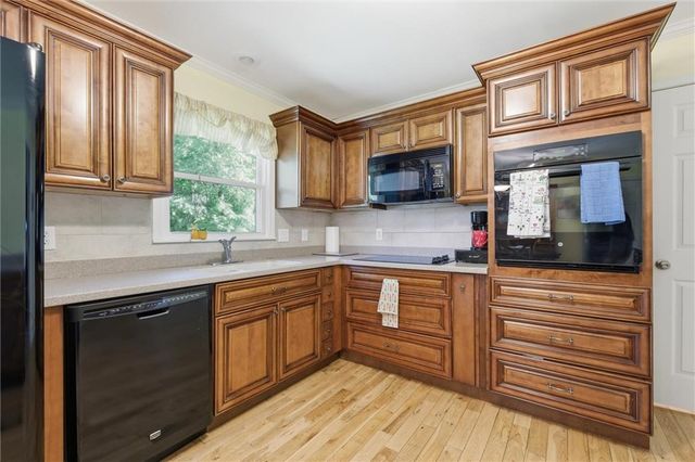 706 NE Darwin Street, Lee's Summit, MO 64063