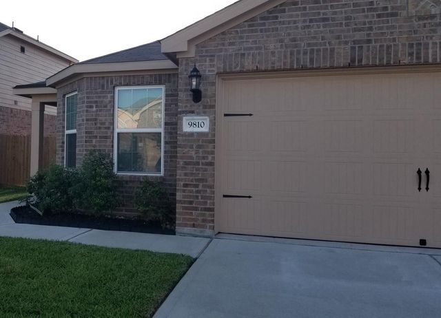 9810 Blue Saphire Lane, Rosharon, TX 77583