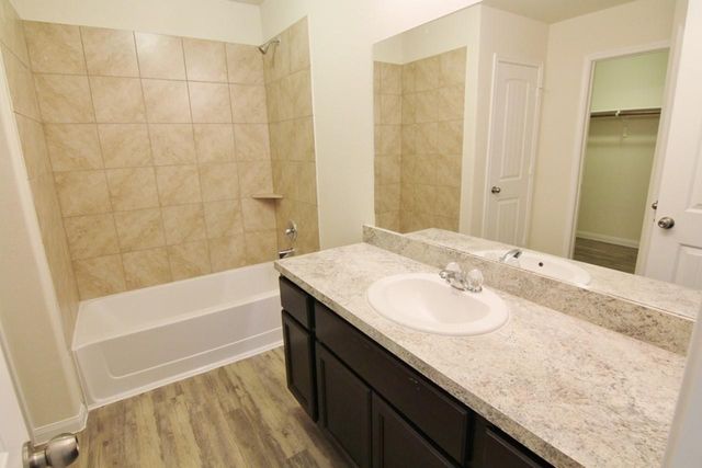 11 Leisure Shore Court, Manvel, TX 77578