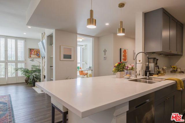 17711 Margate Street 211, Encino (los Angeles), CA 91316