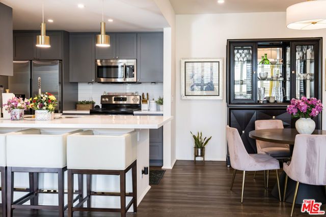 17711 Margate Street 211, Encino (los Angeles), CA 91316