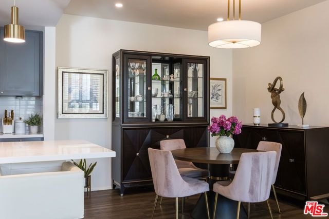 17711 Margate Street 211, Encino (los Angeles), CA 91316