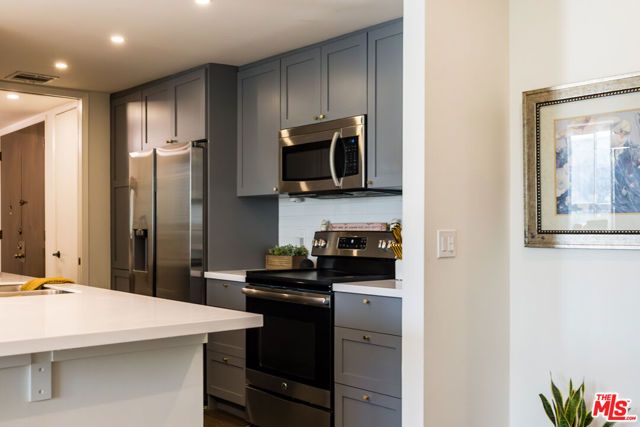 17711 Margate Street 211, Encino (los Angeles), CA 91316