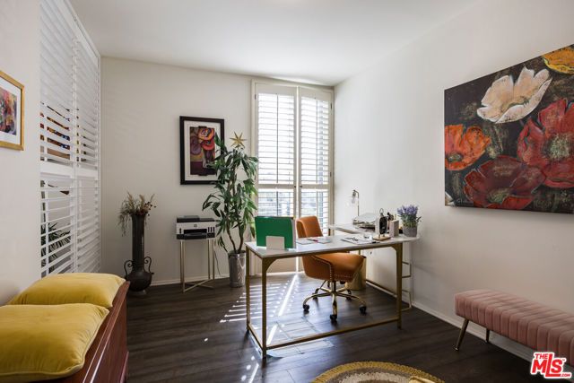 17711 Margate Street 211, Encino (los Angeles), CA 91316
