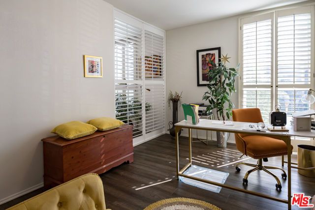 17711 Margate Street 211, Encino (los Angeles), CA 91316