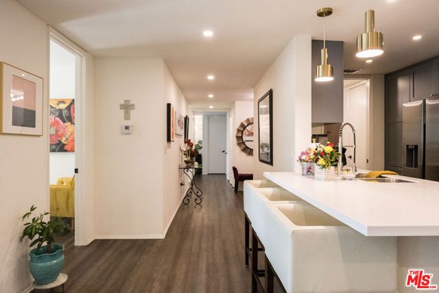 17711 Margate Street 211, Encino (los Angeles), CA 91316