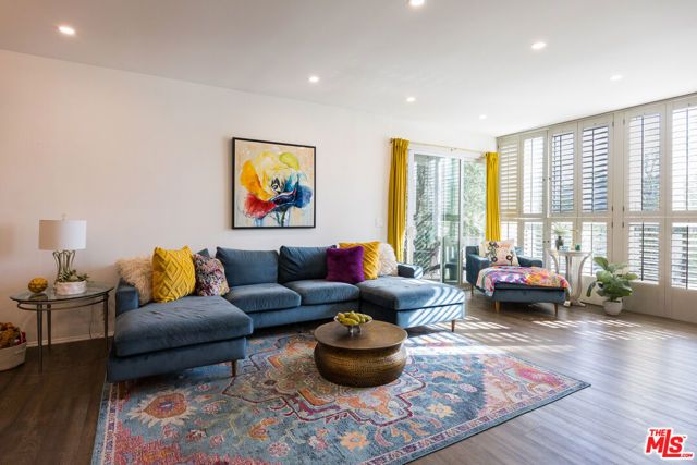 17711 Margate Street 211, Encino (los Angeles), CA 91316