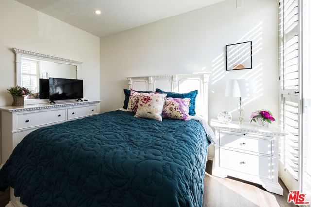 17711 Margate Street 211, Encino (los Angeles), CA 91316