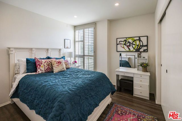 17711 Margate Street 211, Encino (los Angeles), CA 91316