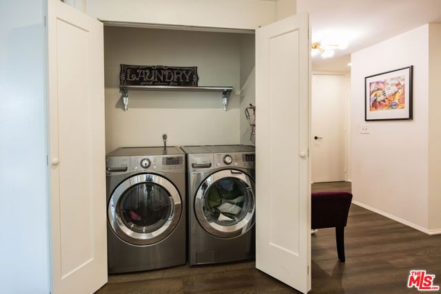 17711 Margate Street 211, Encino (los Angeles), CA 91316