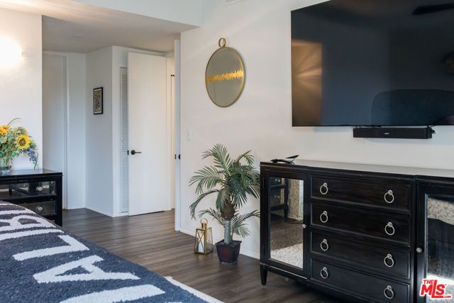 17711 Margate Street 211, Encino (los Angeles), CA 91316