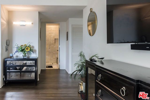 17711 Margate Street 211, Encino (los Angeles), CA 91316