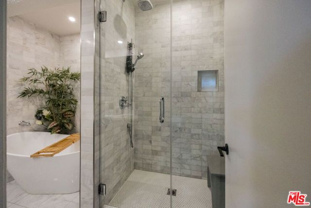 17711 Margate Street 211, Encino (los Angeles), CA 91316