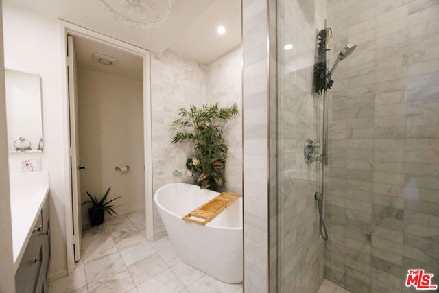 17711 Margate Street 211, Encino (los Angeles), CA 91316