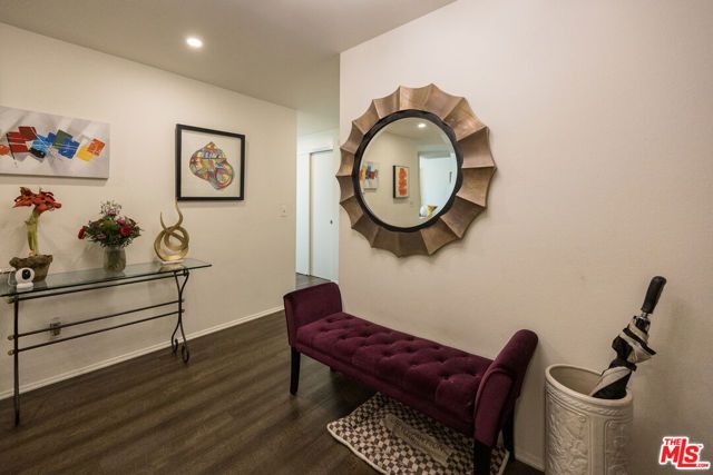 17711 Margate Street 211, Encino (los Angeles), CA 91316