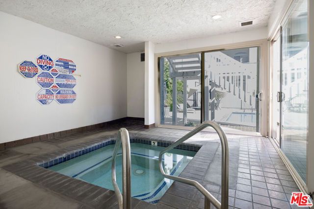 17711 Margate Street 211, Encino (los Angeles), CA 91316