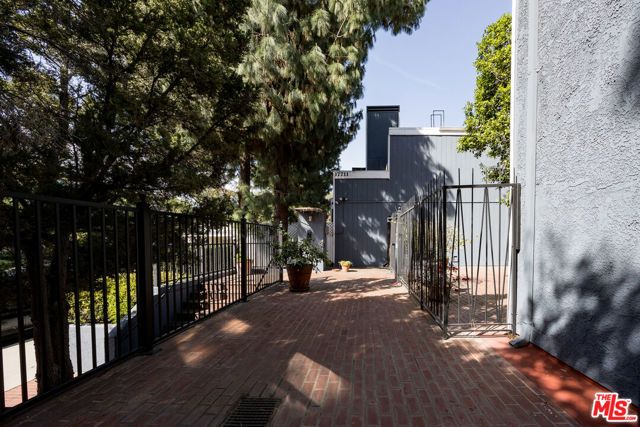 17711 Margate Street 211, Encino (los Angeles), CA 91316