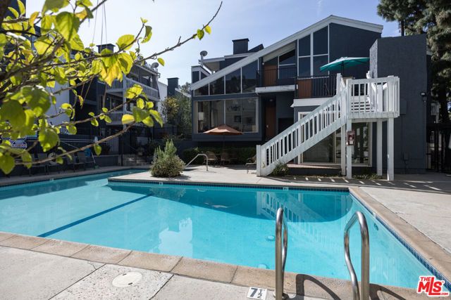 17711 Margate Street 211, Encino (los Angeles), CA 91316