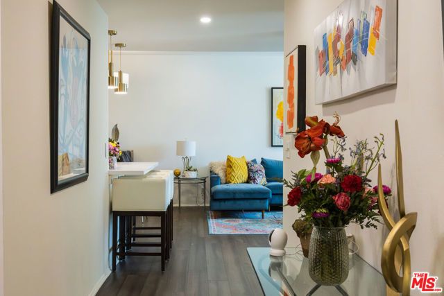 17711 Margate Street 211, Encino (los Angeles), CA 91316
