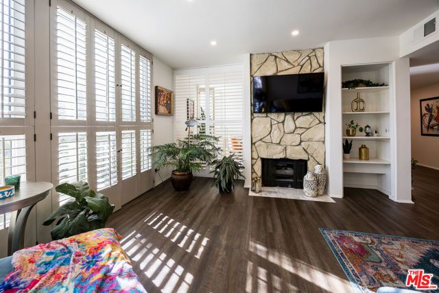 17711 Margate Street 211, Encino (los Angeles), CA 91316