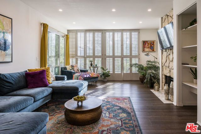17711 Margate Street 211, Encino (los Angeles), CA 91316