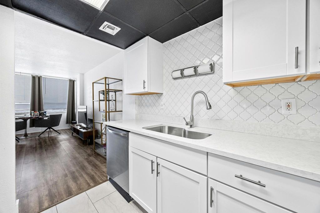 1800 Lavaca ST A-201, Austin, TX 78701